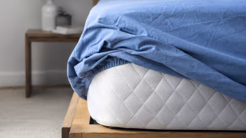 Fitted sheet corner slipping off a mattress